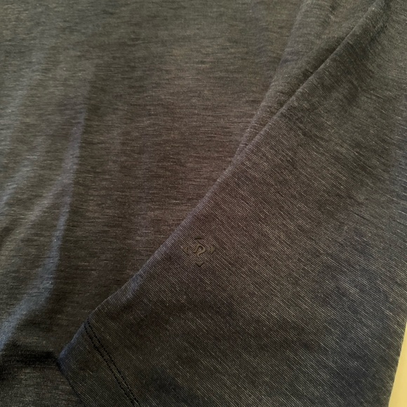 *LIKE NEW* Lululemon Long Sleeve Polo Shirt - Navy Size Medium - Picture 3 of 3